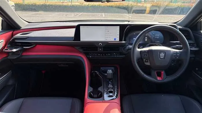 Toyota Crown RS PHEV 2024 — миниатюра 5