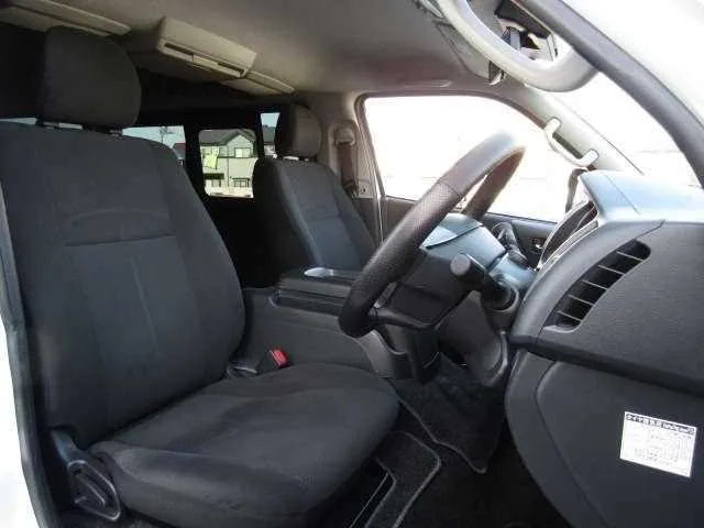 Toyota Hiace Van 2023 — миниатюра 3