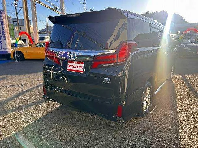 Toyota Alphard 2022 — миниатюра 5