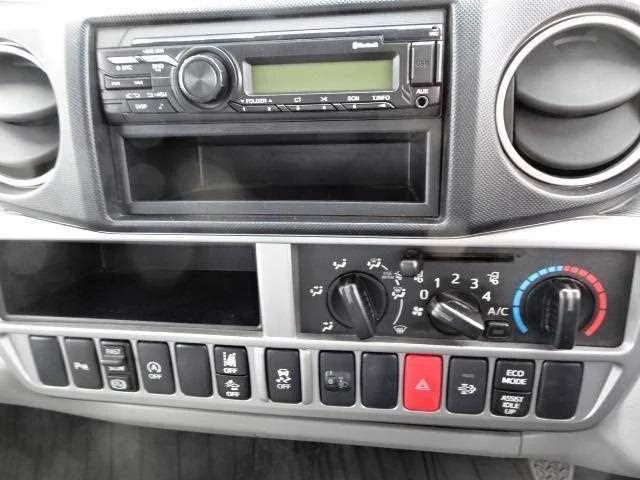 Hino Dutro 2023 — миниатюра 2