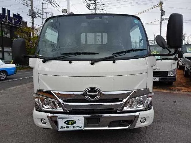 Hino Dutro 2023 — миниатюра 4