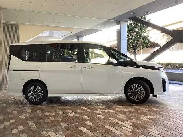Nissan SERENA 2025 — миниатюра 4
