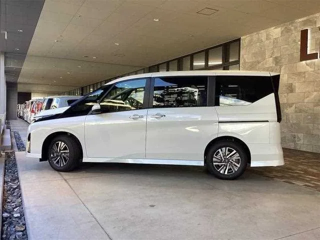Nissan SERENA 2025 — миниатюра 5