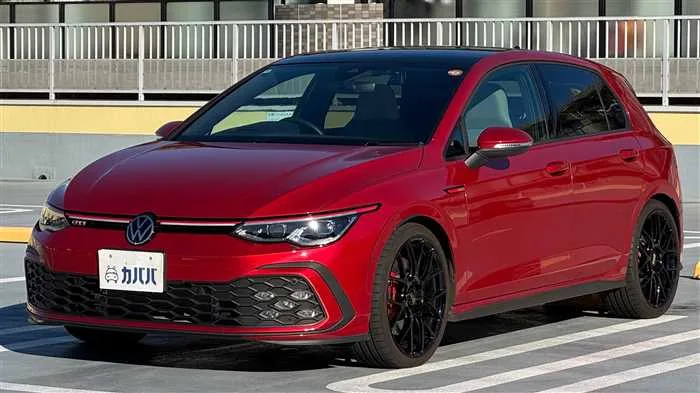 Volkswagen Golf 2022 — фото 1, купить с доставкой в Москву