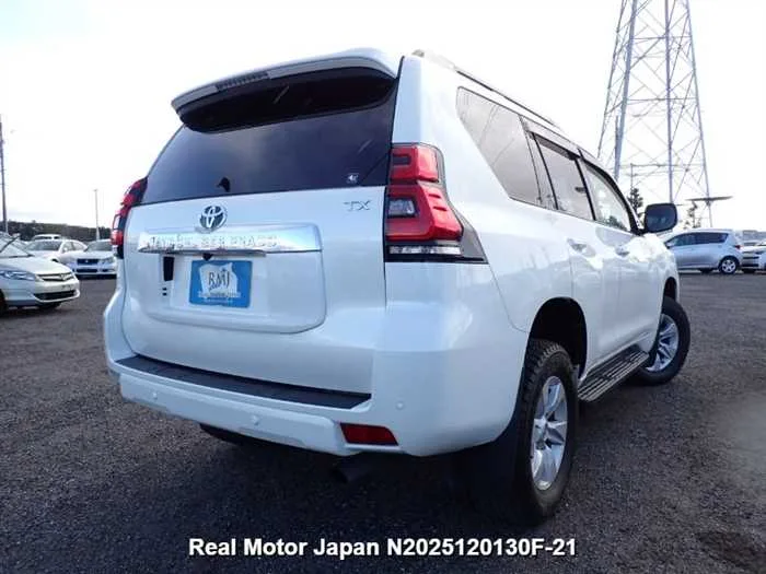 Toyota Land Cruiser Prado 2.7 TX 7 SEATS ONLY 17,000 KMBACK CAMERANAVI,CD 2023 — миниатюра 4
