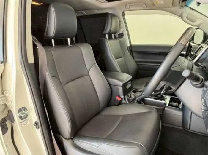 Toyota Land Cruiser Prado TX-L MAT BLACK SUNROOF 7-SEATS 2023 — миниатюра 4