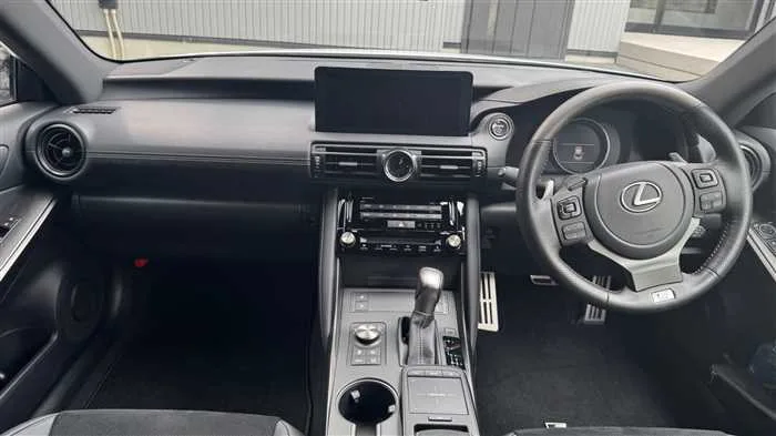 Lexus IS 300h F 2022 — миниатюра 5