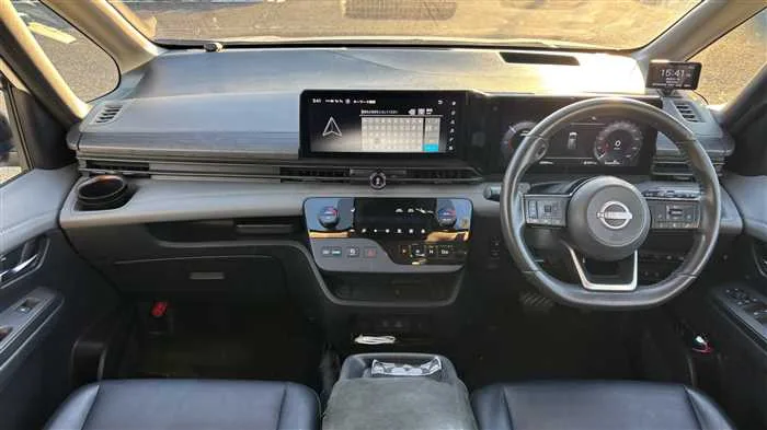 Nissan Serena e-power 2023 — миниатюра 2