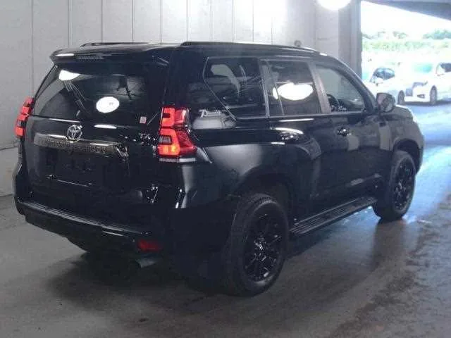 Toyota Land Cruiser Prado 2022 — миниатюра 2