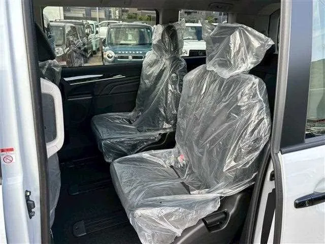 Mitsubishi Delica D:5 2025 — миниатюра 4