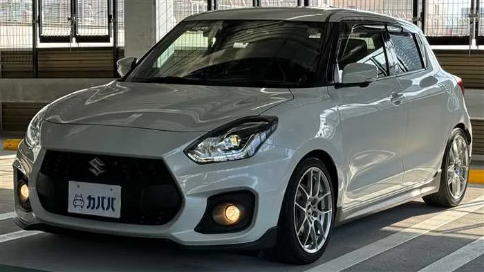 Suzuki Swift 2022 — фото 1, купить с доставкой в Москву