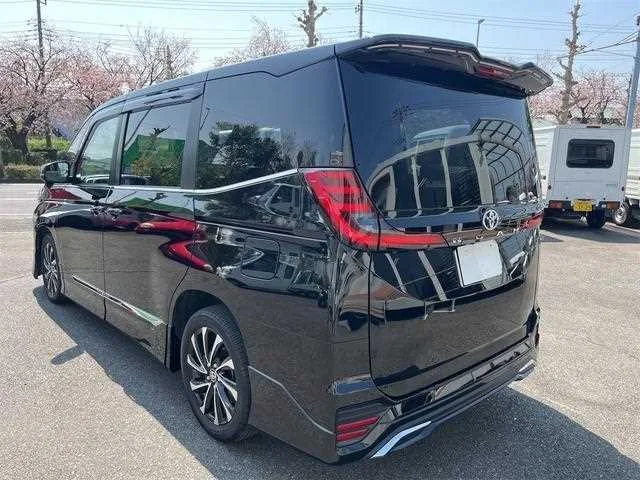 Toyota NOAH 2022 — миниатюра 5