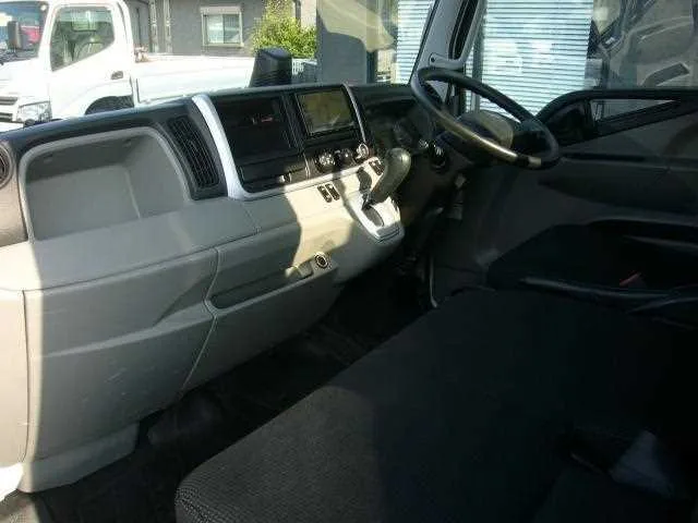 Mitsubishi Fuso Canter 2022 — миниатюра 2