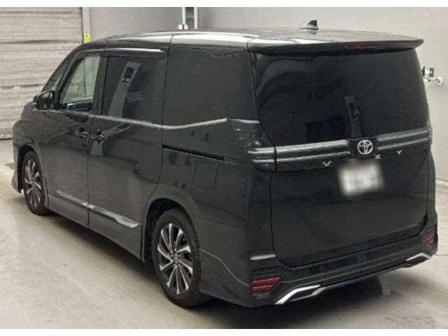 Toyota Voxy 2024 — миниатюра 2