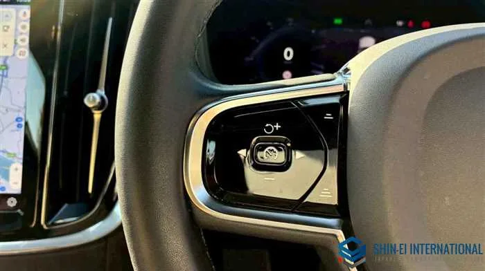 Volvo V60 Cross Country Altimate B5 AWD/Panoramic Sunroof 2023 — миниатюра 4