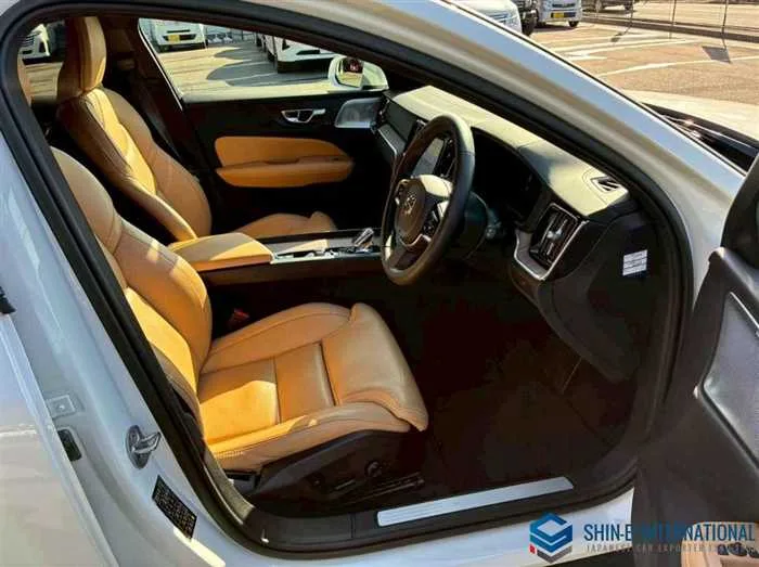Volvo V60 Cross Country Altimate B5 AWD/Panoramic Sunroof 2023 — миниатюра 5