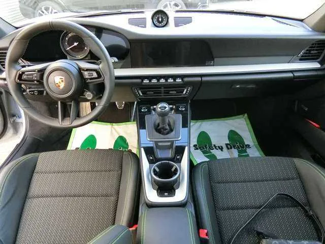 Porsche 911 2024 — миниатюра 4