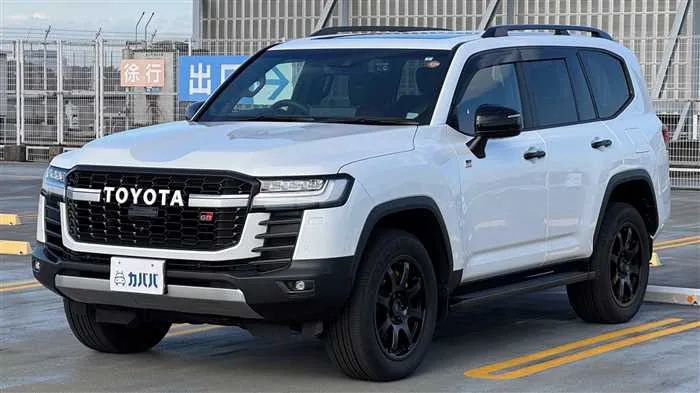 Toyota Land Cruiser GR 2023 — фото 1, купить с доставкой в Москву