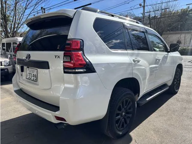 Toyota Land Cruiser Prado 2023 — миниатюра 2