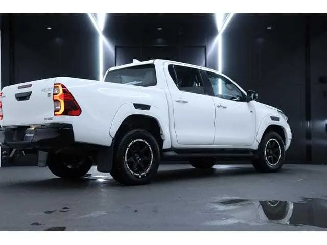 Toyota Hilux 2023 — миниатюра 3