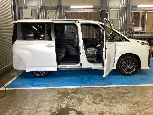Toyota VOXY 2024 — миниатюра 3