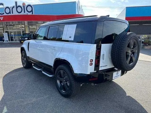 Land Rover Defender 2024 — миниатюра 3