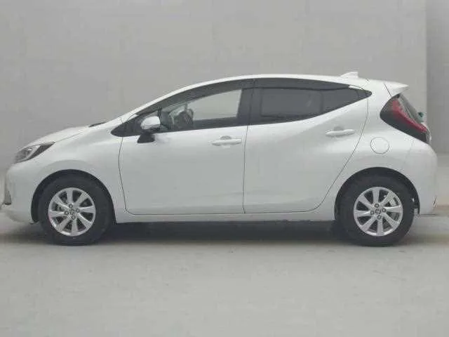 Toyota AQUA 2022 — миниатюра 2