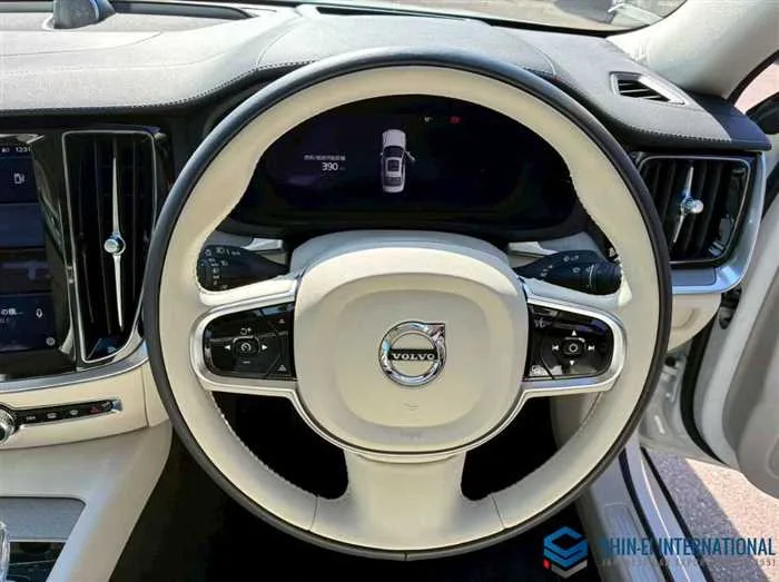 Volvo S60 Ultimate B4/Panoramic SR 2024 — миниатюра 3