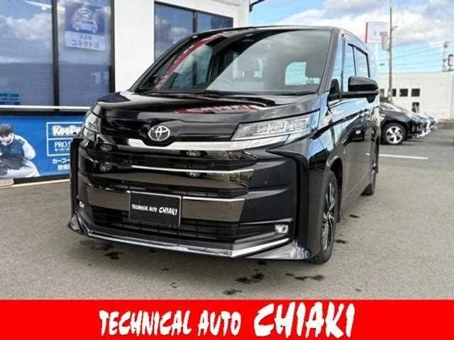 Toyota Noah 2023 — фото 1, купить с доставкой в Москву