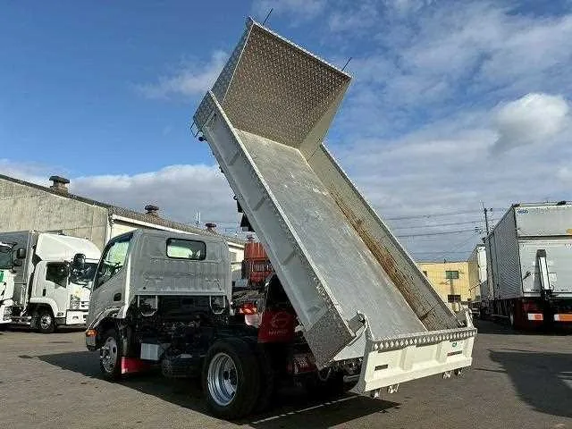 Hino Dutro 2023 — миниатюра 5