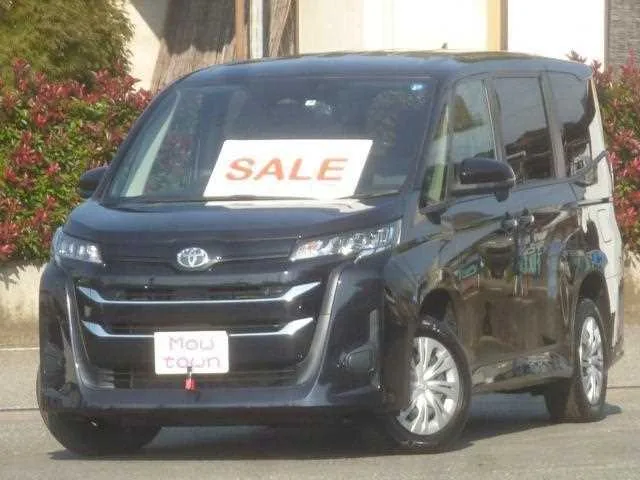 Toyota NOAH 2022 — фото 1, купить с доставкой в Москву