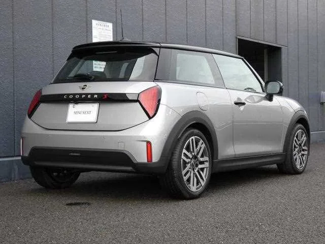 BMW MINI 2025 — миниатюра 2