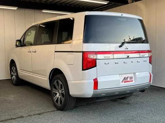 Mitsubishi Delica D:5 2024 — миниатюра 4