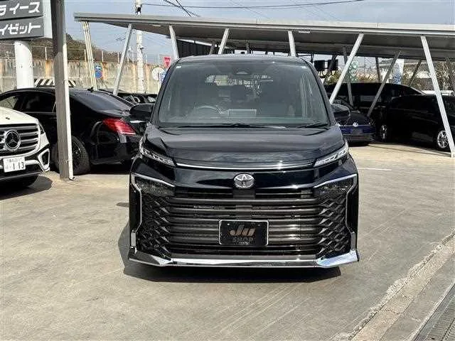 Toyota Voxy 2026 — миниатюра 2