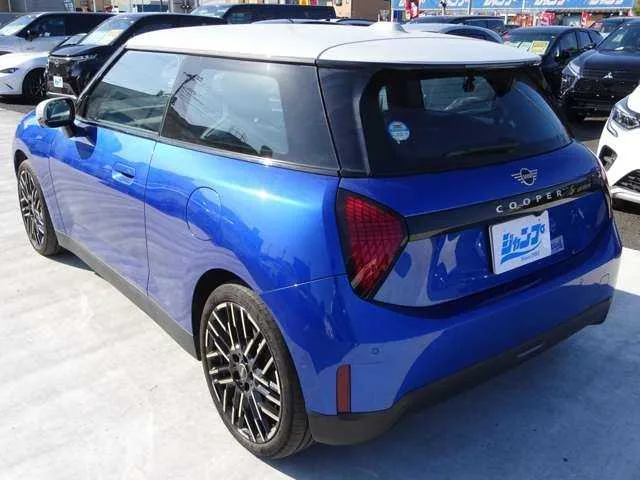 Rover Mini CooperSE 3 2024 — миниатюра 3