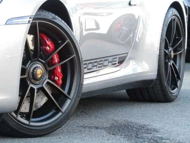 Porsche 911 GTS 2022 — миниатюра 2