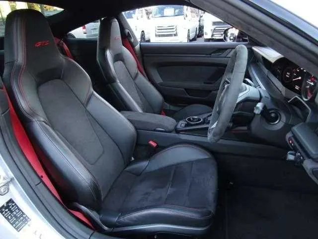 Porsche 911 GTS 2022 — миниатюра 5