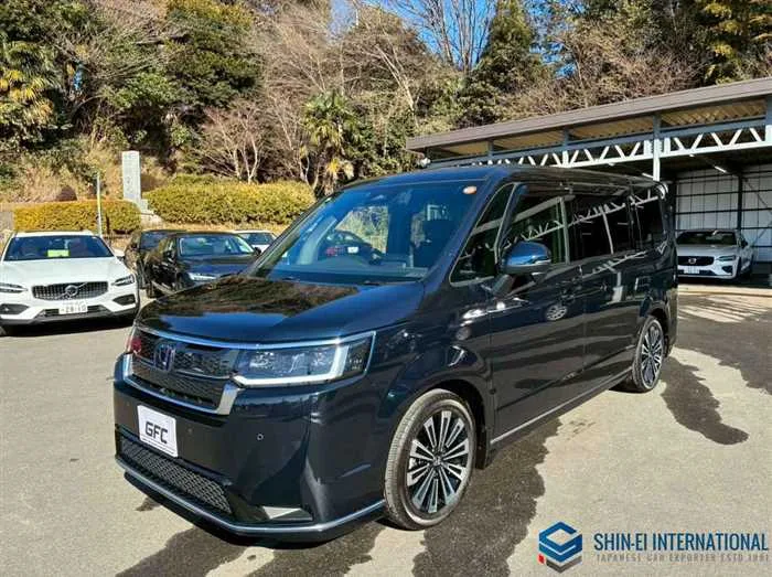 Honda Step WGN 2.0e HEV Spada Premium Line 2022 — фото 1, купить с доставкой в Москву
