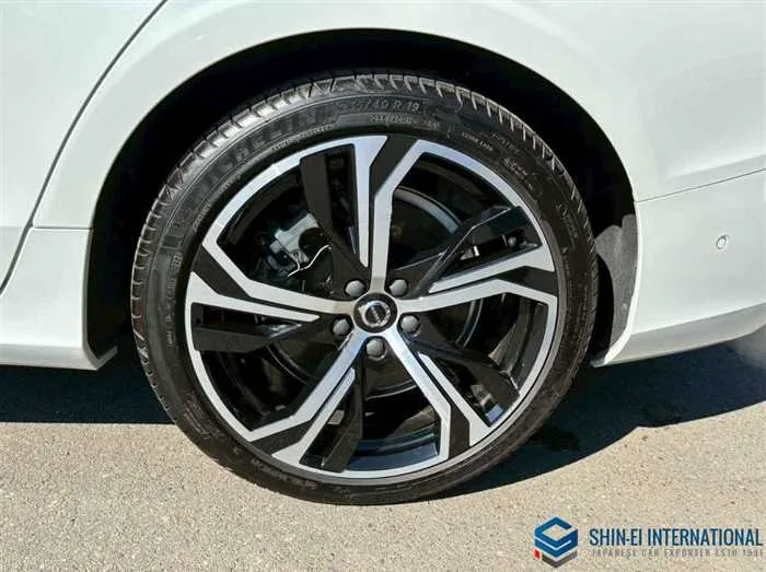 Volvo S60 Recharge Ultimate T6 AWD Plug In Hybrid/SR 2024 — миниатюра 4