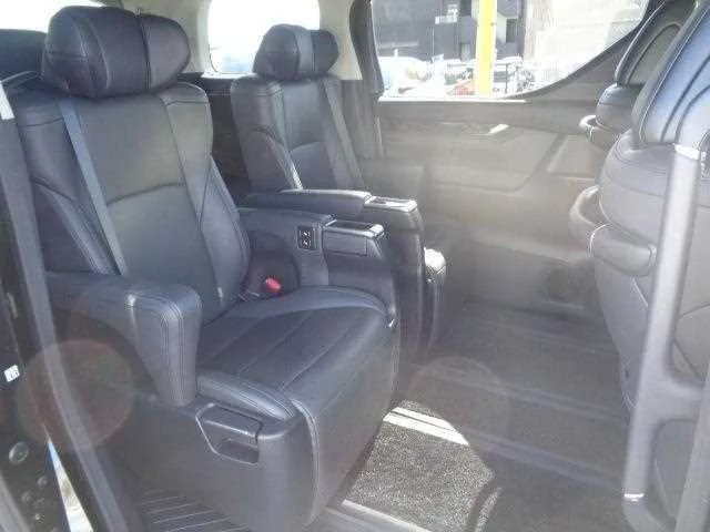 Toyota Alphard G 2023 — миниатюра 3