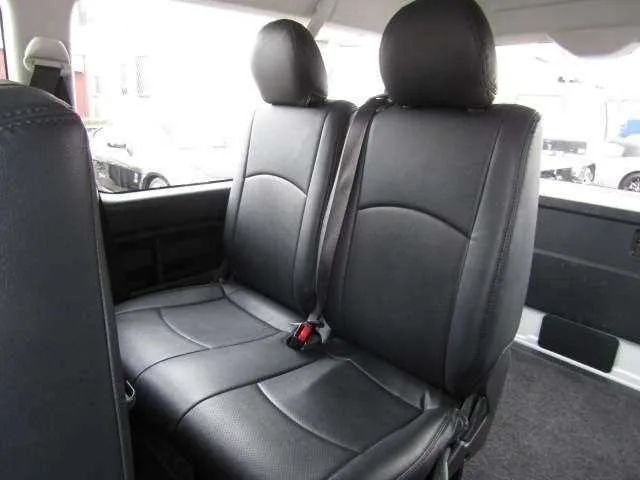 Toyota Hiace Wagon 2023 — миниатюра 3