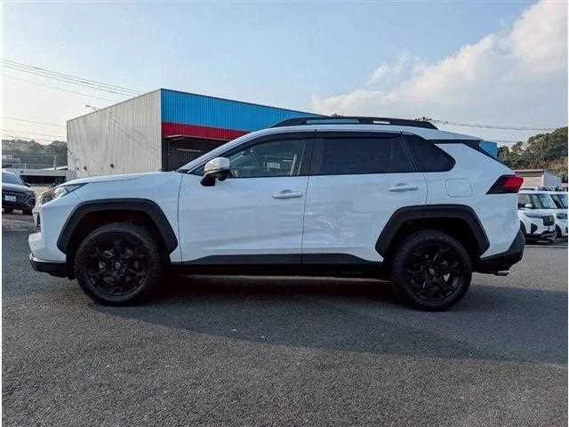 Toyota RAV4 2022 — миниатюра 3