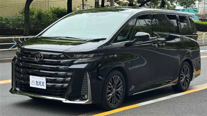 Toyota Vellfire Z 4WD 2024 — фото 1, купить с доставкой в Москву