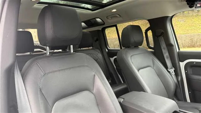Land Rover Defender 110 S D300 2024 — миниатюра 3