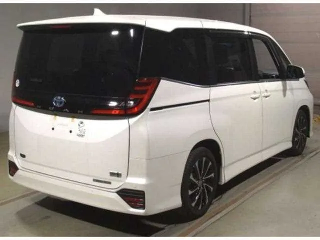 Toyota Noah 2024 — миниатюра 2
