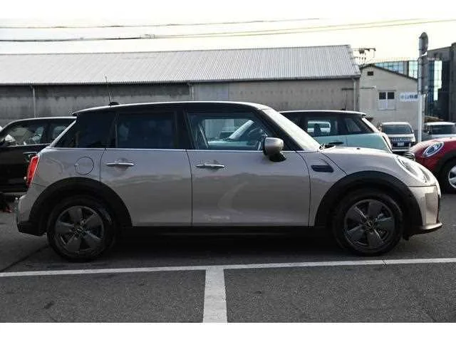 BMW MINI 2022 — миниатюра 2
