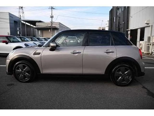 BMW MINI 2022 — миниатюра 3