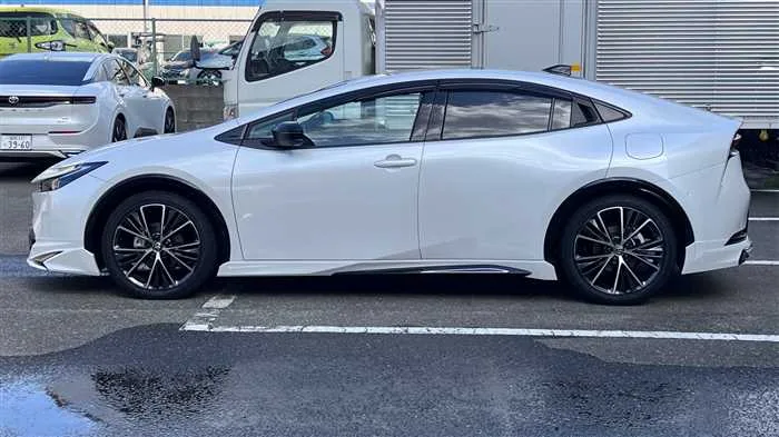 Toyota Prius Z 2023 — миниатюра 5