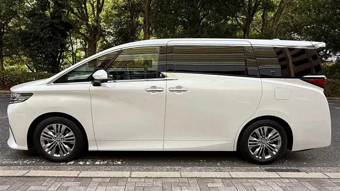 Toyota Alphard Z E-Four 2024 — миниатюра 4