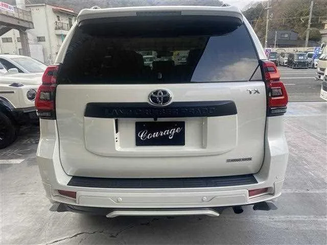 Toyota Land Cruiser Prado 2023 — миниатюра 3